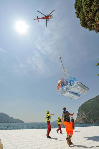 Trasporto_feltro_The_Floating_Piers_12.jpg
