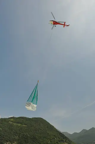 Trasporto_feltro_The_Floating_Piers_09.jpg