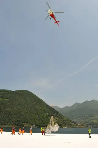 Trasporto_feltro_The_Floating_Piers_20.jpg