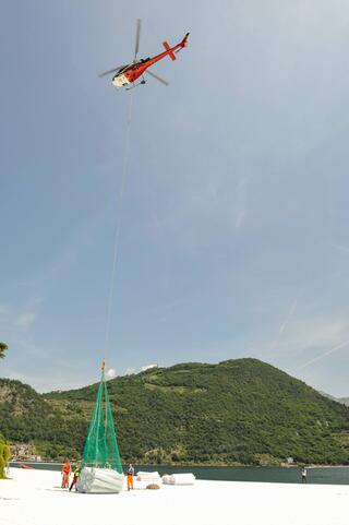 Trasporto_feltro_The_Floating_Piers_25.jpg