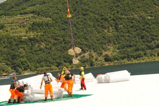 Trasporto_feltro_The_Floating_Piers_23.jpg