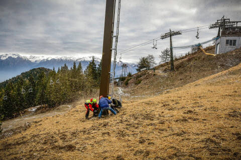 elicottero-costruzione-impianti-di-risalita-11.jpg - ELIMAST