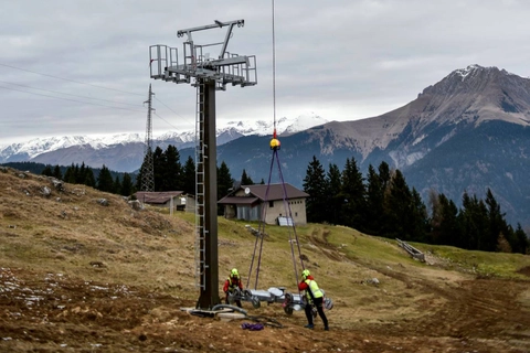 elicottero-costruzione-impianti-di-risalita-08.jpg - ELIMAST